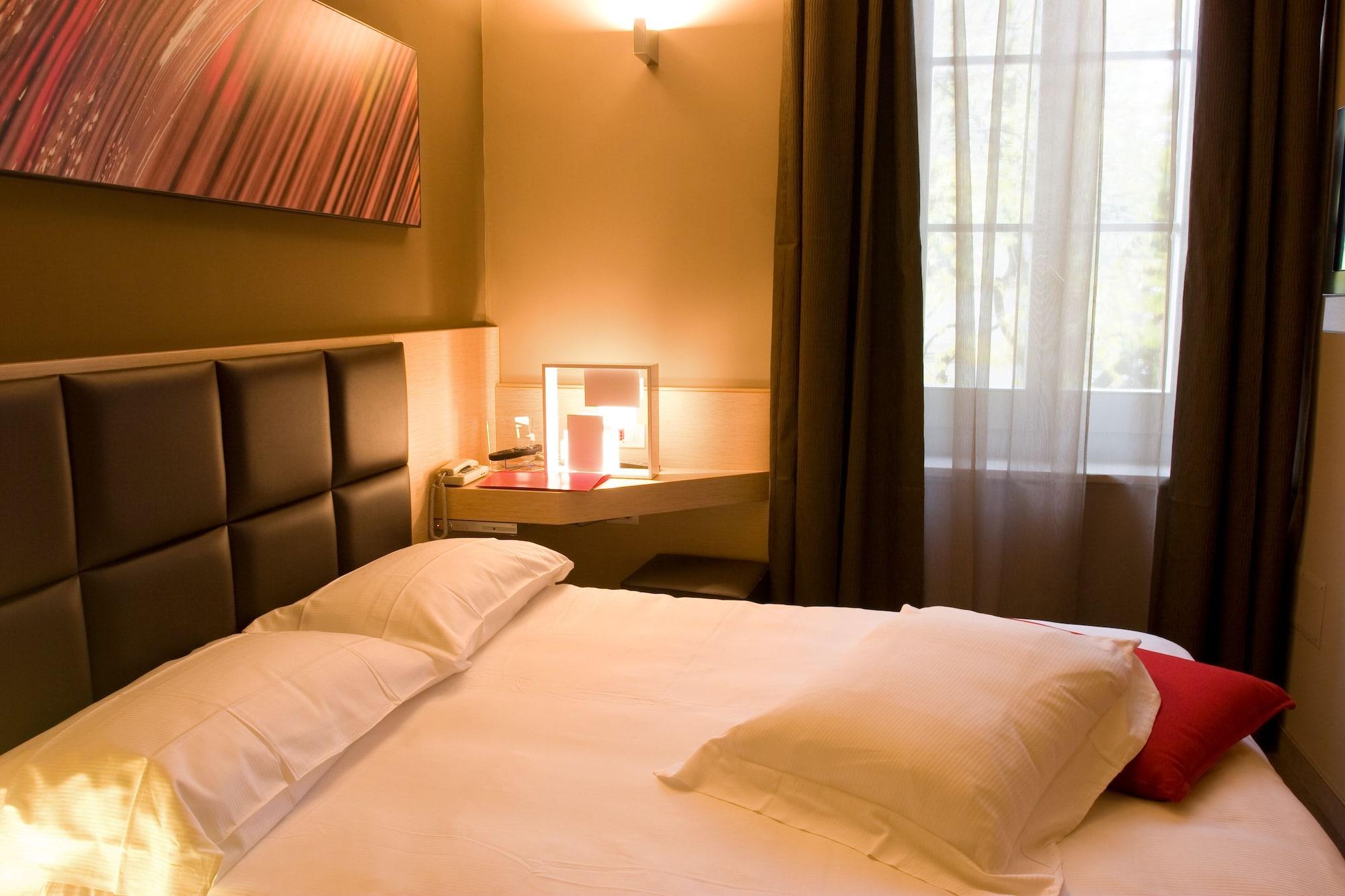 Unahotels Villa Dei Platani Foligno Ngoại thất bức ảnh