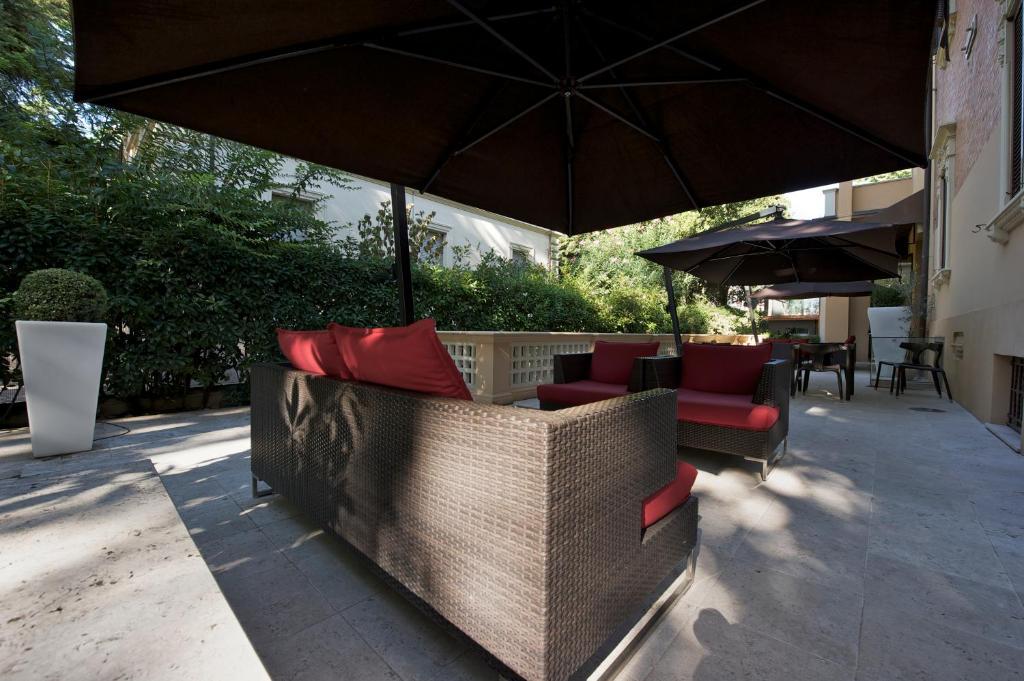 Unahotels Villa Dei Platani Foligno Ngoại thất bức ảnh