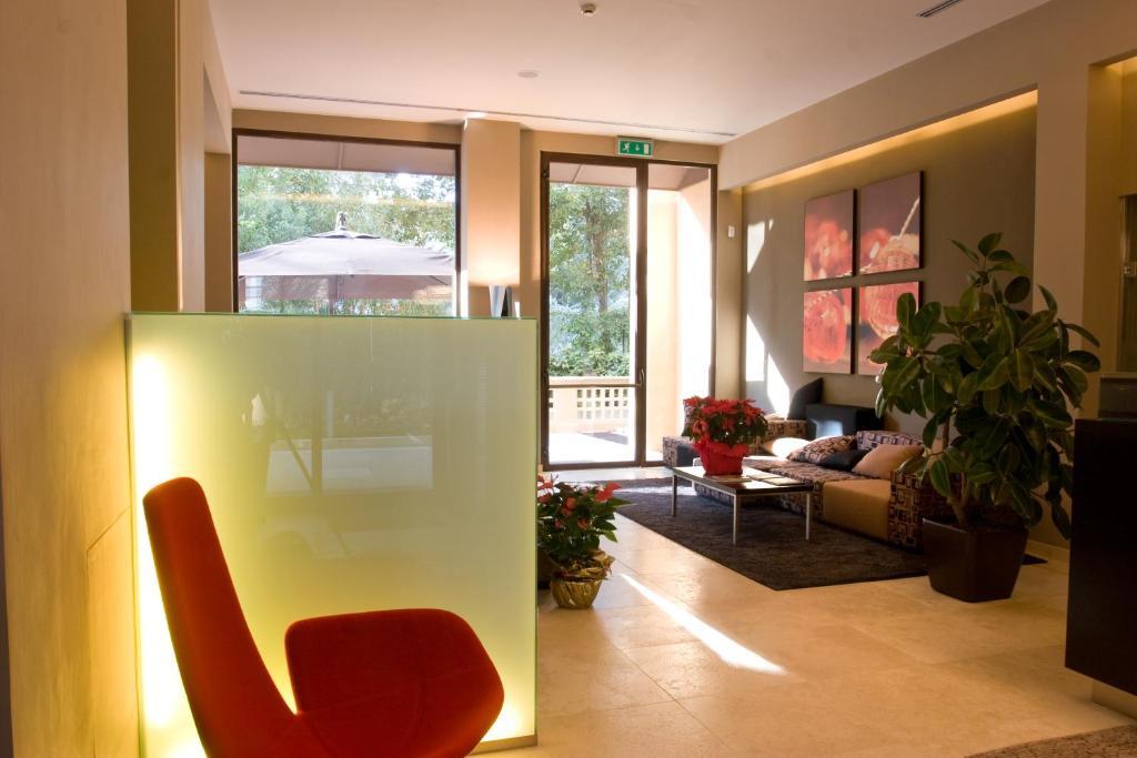 Unahotels Villa Dei Platani Foligno Ngoại thất bức ảnh