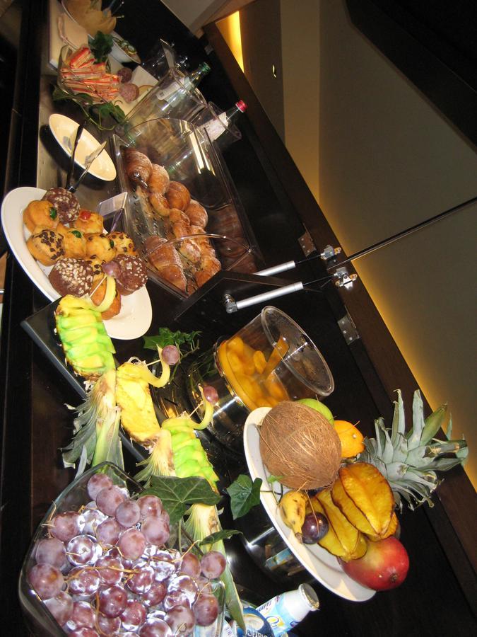 Unahotels Villa Dei Platani Foligno Ngoại thất bức ảnh