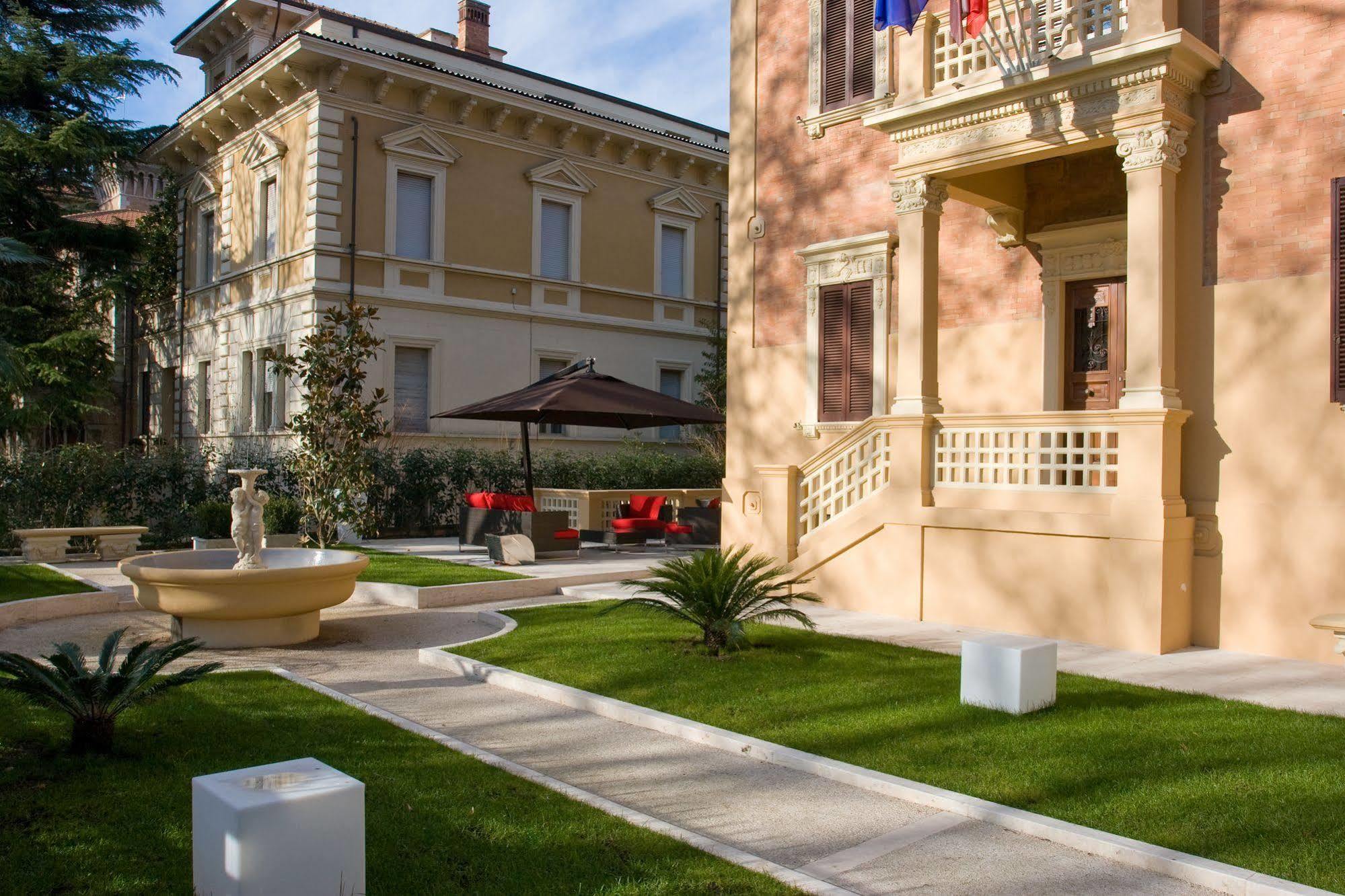 Unahotels Villa Dei Platani Foligno Ngoại thất bức ảnh