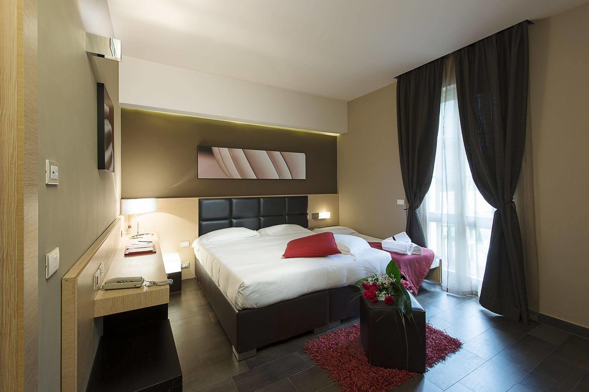 Unahotels Villa Dei Platani Foligno Ngoại thất bức ảnh