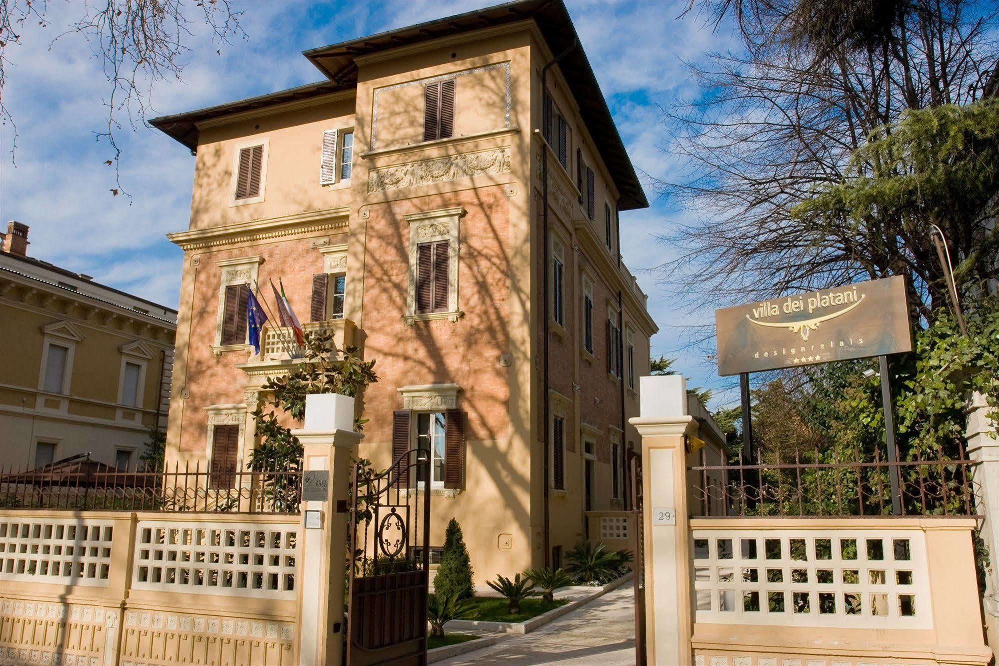 Unahotels Villa Dei Platani Foligno Ngoại thất bức ảnh