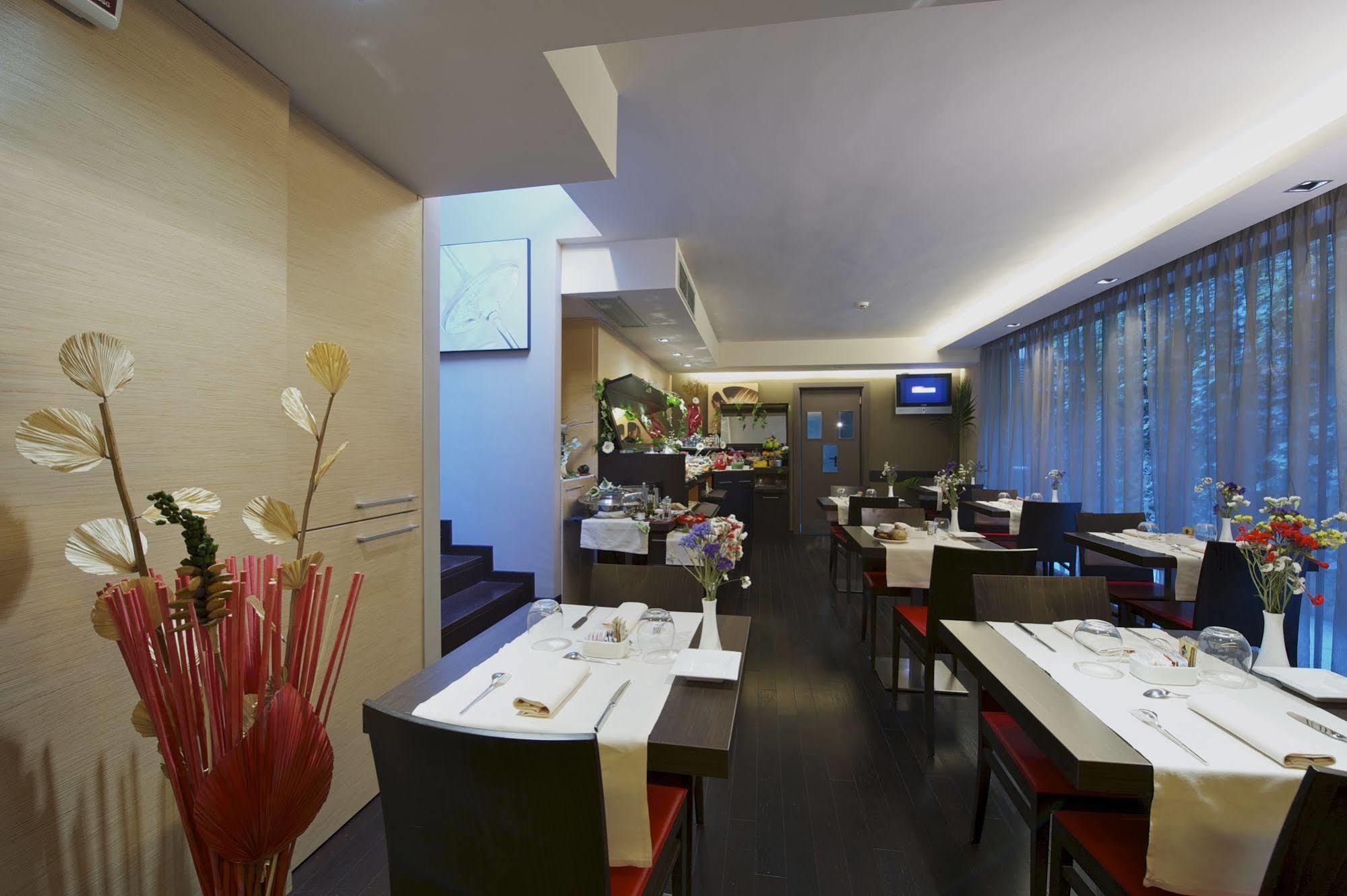Unahotels Villa Dei Platani Foligno Ngoại thất bức ảnh